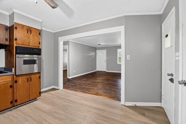 Building Photo - 3705 Crestview Pl