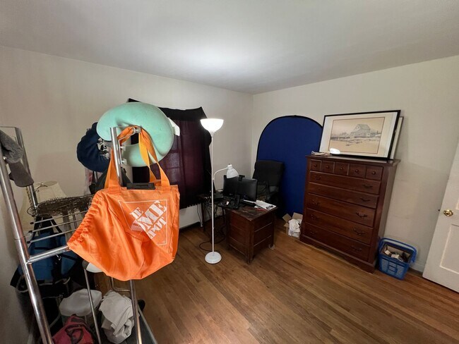 Building Photo - Adorable 2bdrm/1bth Ranch Style Home Conve...