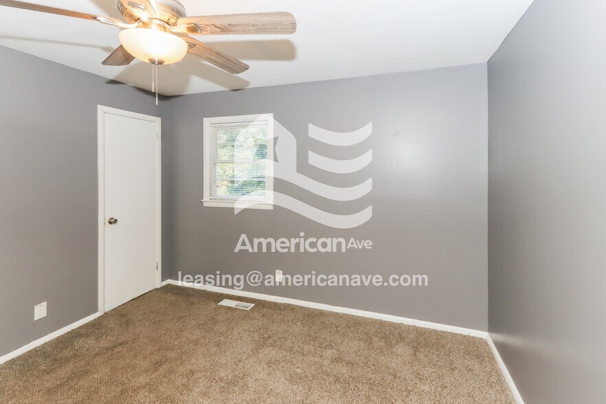 Building Photo - 4012 Lindwood Dr