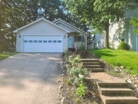 Building Photo - Charming 3 Bedroom, 3 Bath House
