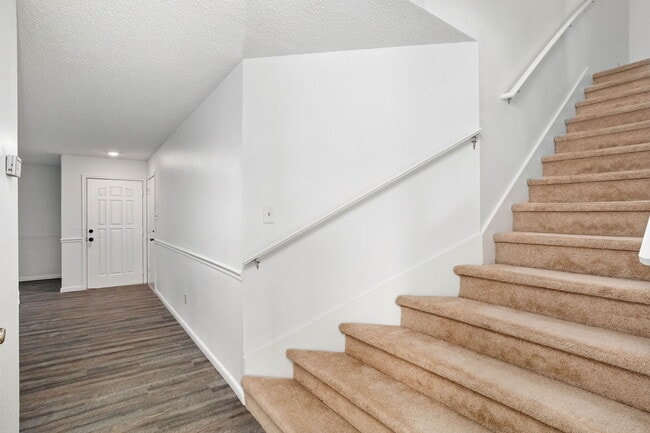 Building Photo - 8090 Chestnut Ash Dr