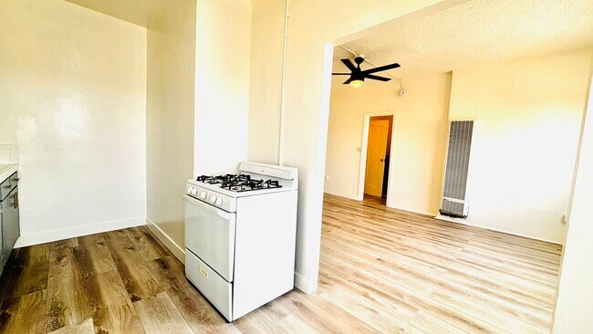 Building Photo - 4015 Melrose Ave