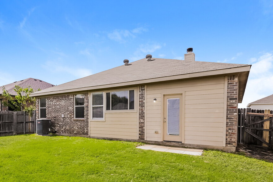 Building Photo - 10005 Blue Bell Dr