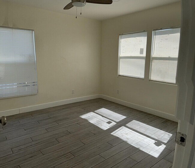Building Photo - 3402 Greenwood Ave