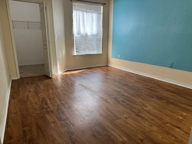 Building Photo - 2 Bedroom 2 Bath Condo For Rent in Kissimm...