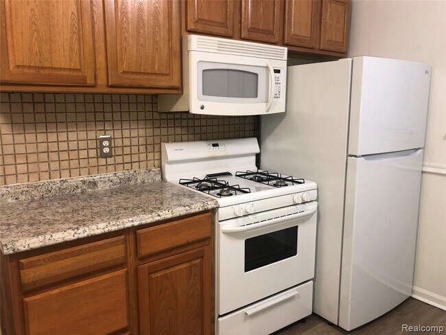 Building Photo - 18633 Negaunee