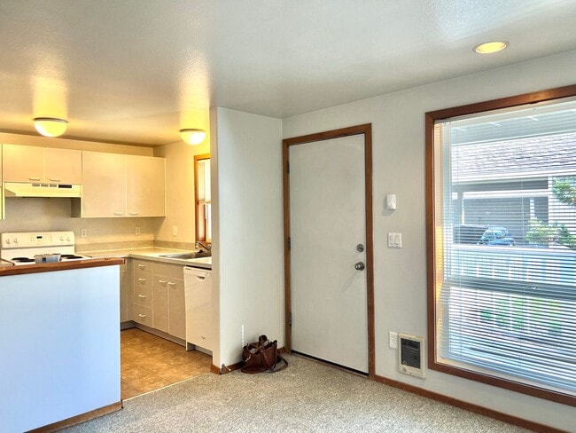 Building Photo - Cozy Grey Hawk Condo by COCC!