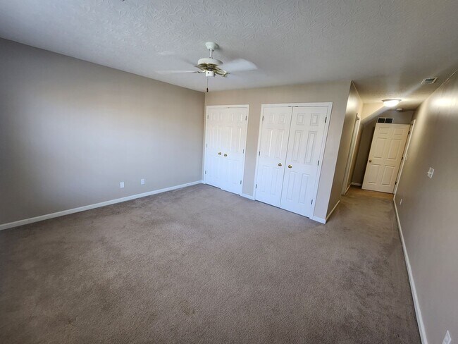Building Photo - Spacious 3 bedroom 3 full bath condo for rent!!