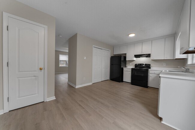 Building Photo - 111 Henley Pl