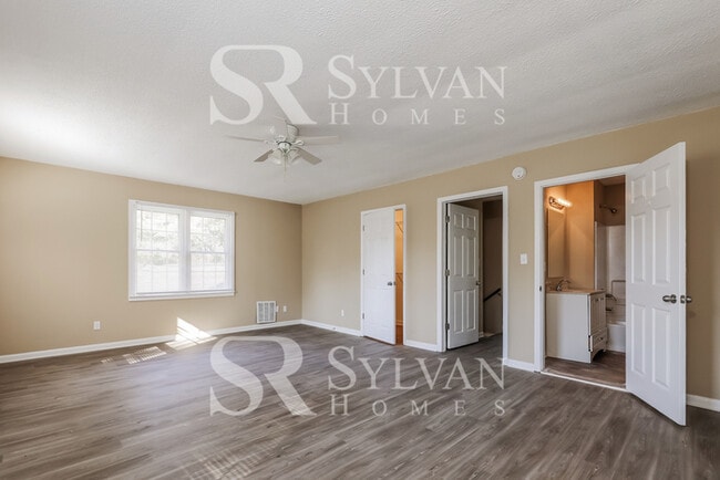 Building Photo - This charming home is ready for you!