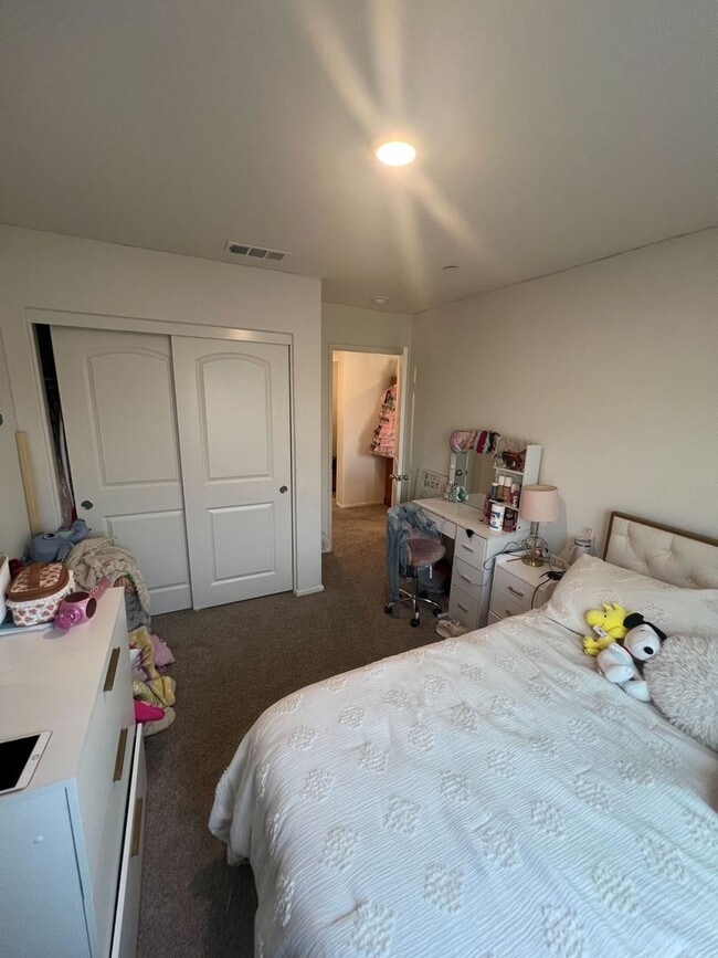 Building Photo - Comfortable Living in a Quiet Neighborhood...