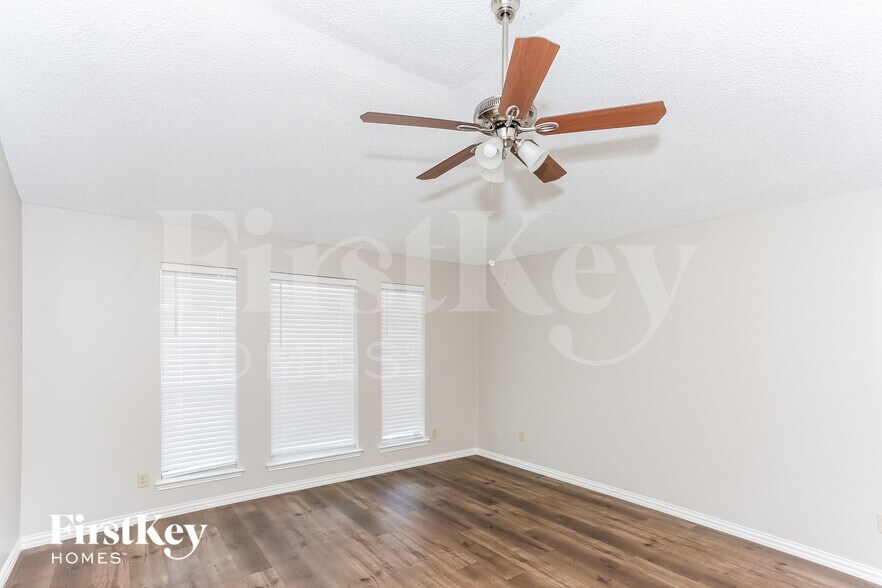 Building Photo - 210 Arabian Ln