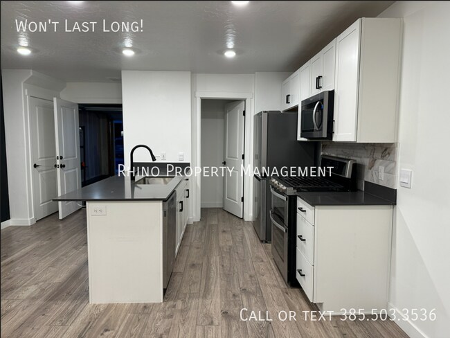 Primary Photo - 429 N Northshore Dr