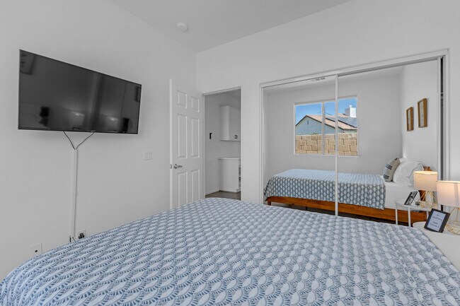 Building Photo - 47383 Bahama Ct