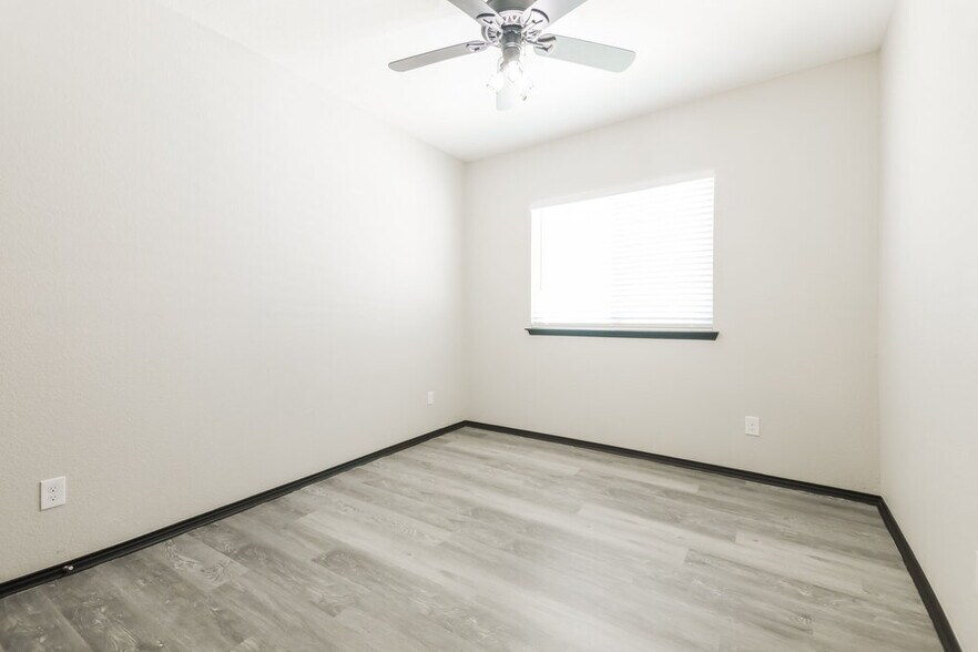 Building Photo - 9136 Benevolent Ct
