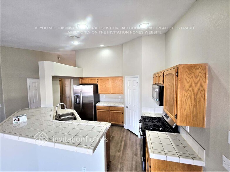 Building Photo - 3836 Iverson Ln