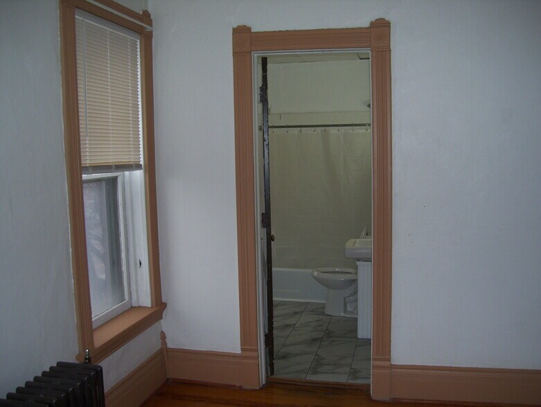 Building Photo - 914 N Salina St