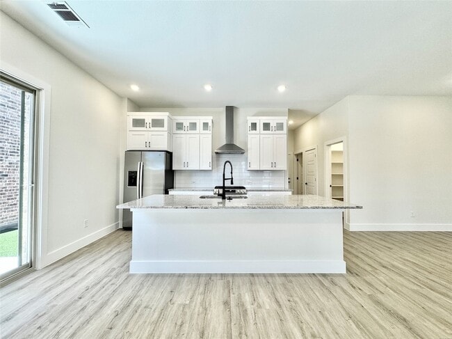 Building Photo - 8513 Shoreham