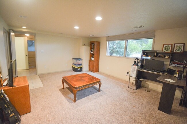 Building Photo - Fantastic 2 bed 2.5 bath Home In Cul-De-Sa...