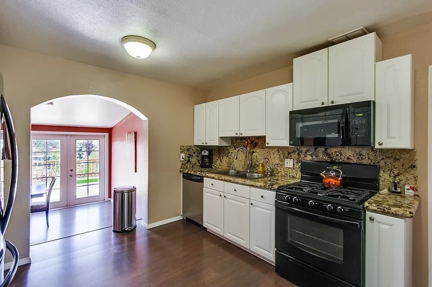 Building Photo - 6824 Harvala St