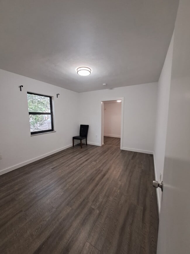 Building Photo - 2835 SW 2nd St