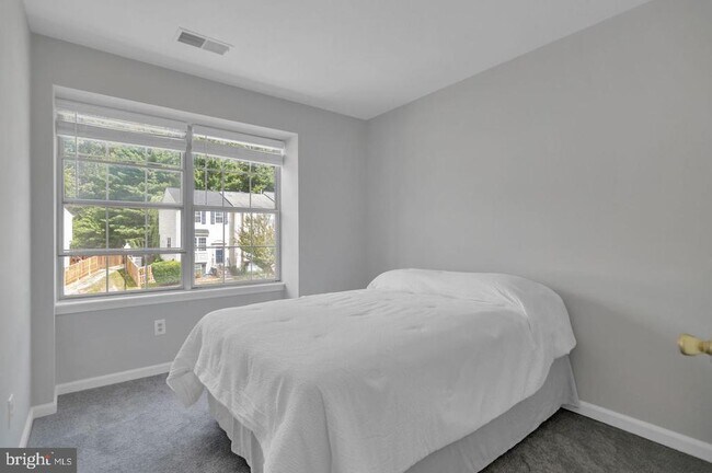 Building Photo - 1947 Winslow Ct