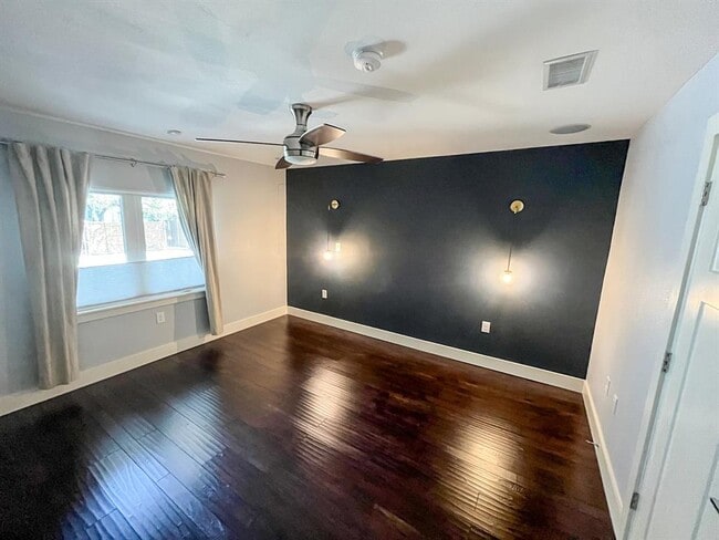 Building Photo - 903 Herndon Ln