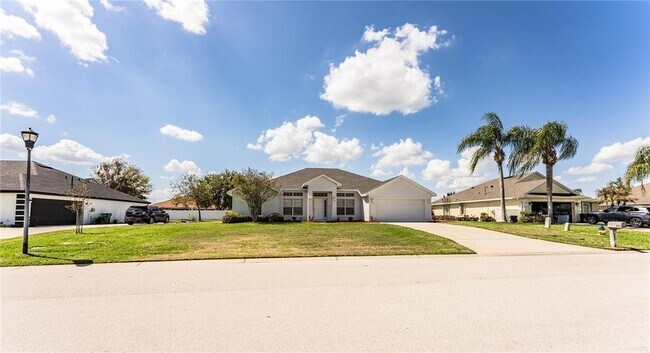 Building Photo - 233 Towhee Rd