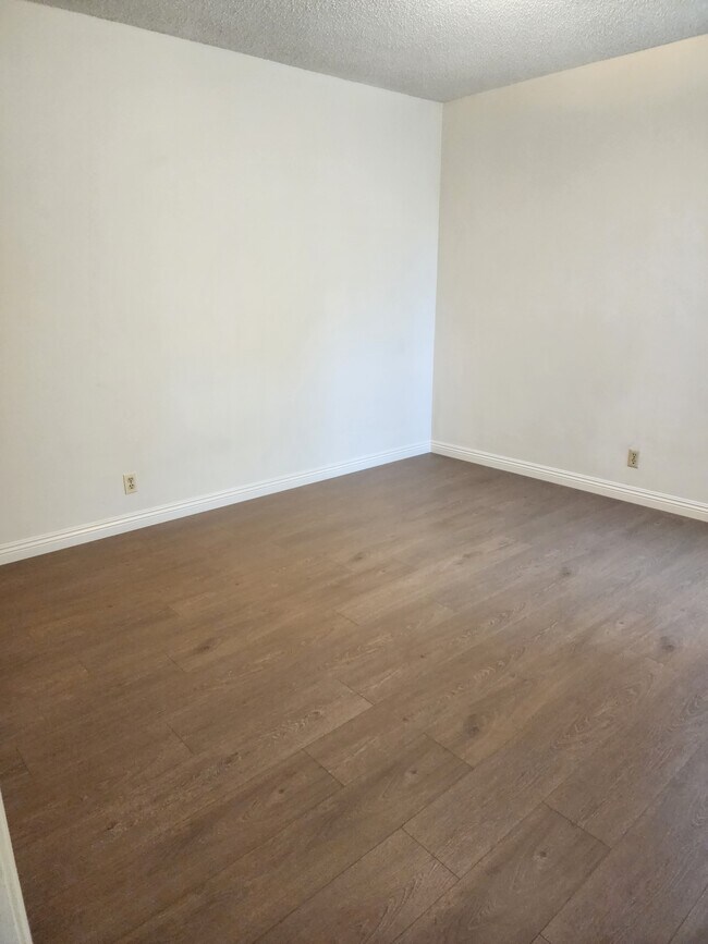 Building Photo - 3064 Luna Dr