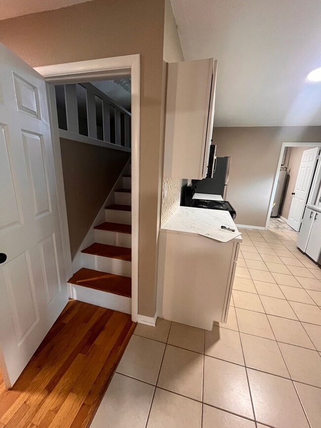 Building Photo - 3 bedroom 2 bathroom located near MSU