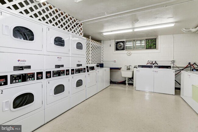 Building Photo - 2711 Ordway St NW