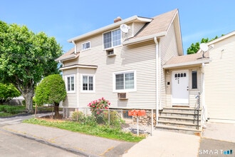 Building Photo - 750 Cove Rd