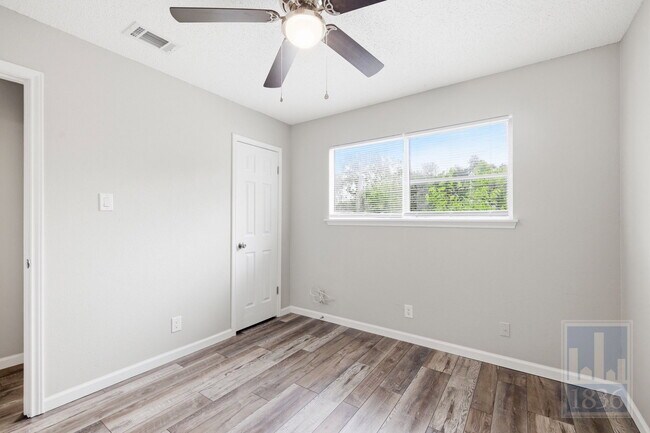 Building Photo - 13305 Waverly Ct