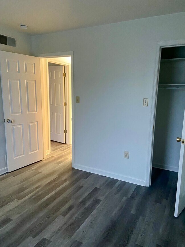 Building Photo - 6437 Terrace Ct