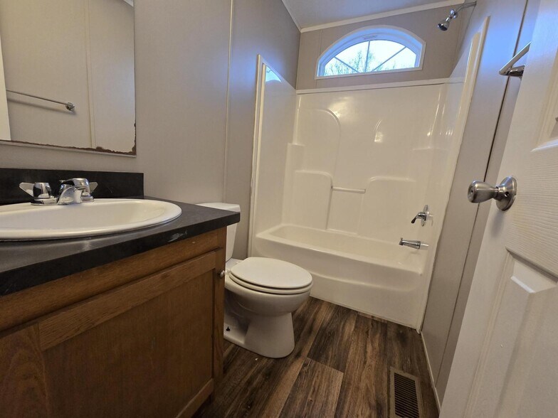 Building Photo - 1918 Miss Ellie Dr