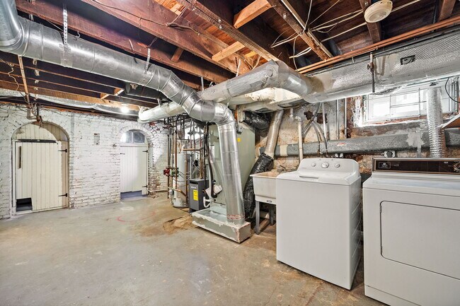 Building Photo - 1516 N Clayton St