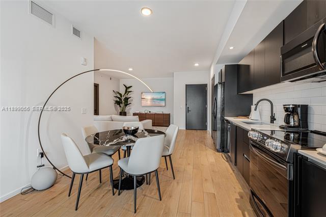 Building Photo - 398 NE 5th St