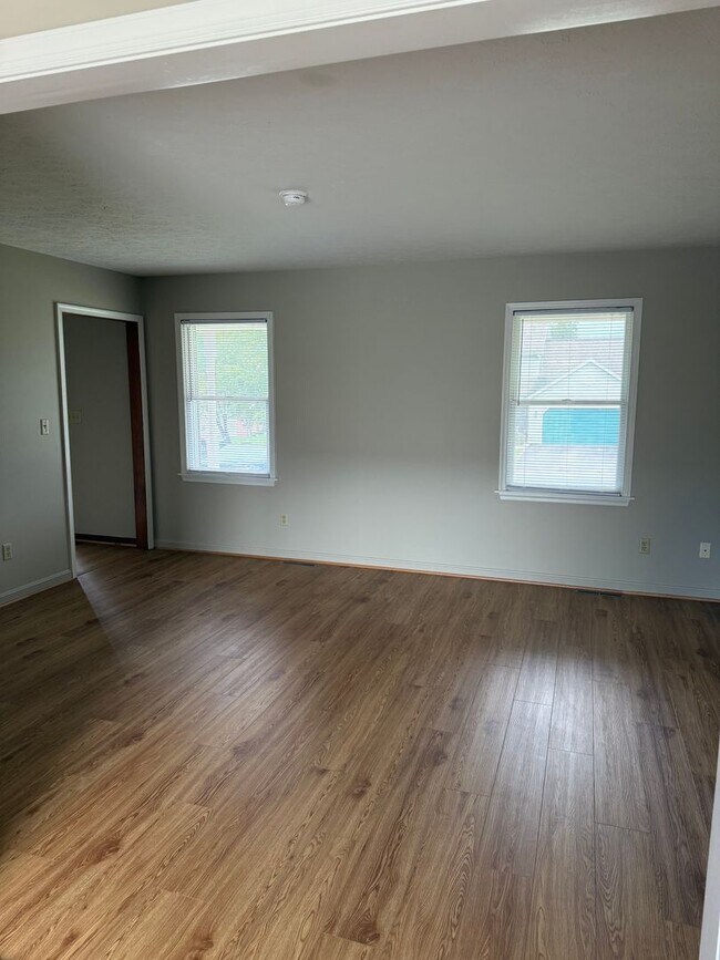 Building Photo - 1560 Buttercup Dr