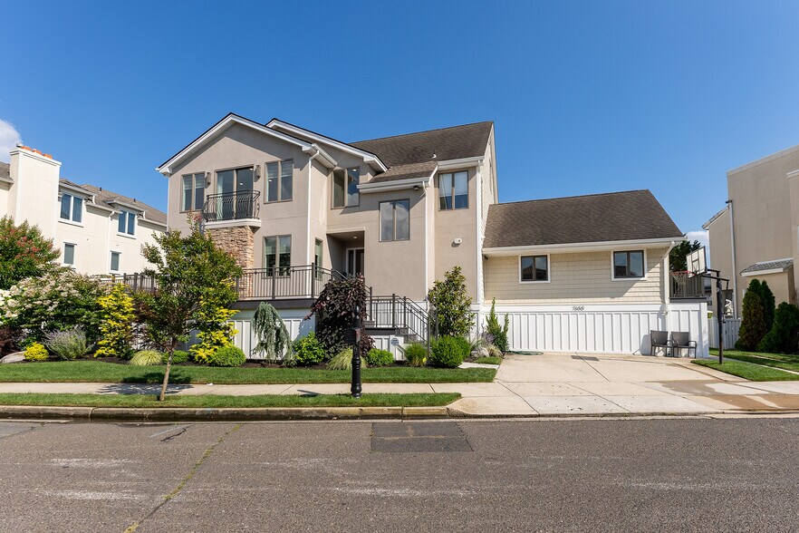 Building Photo - 7600 Bayshore Dr