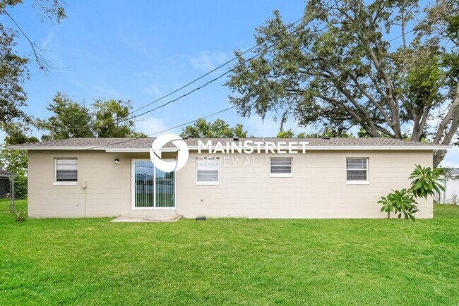 Building Photo - 3 Bedroom Pet-Friendly Home in WINTER HAVEN, FL with Main Street Renewal