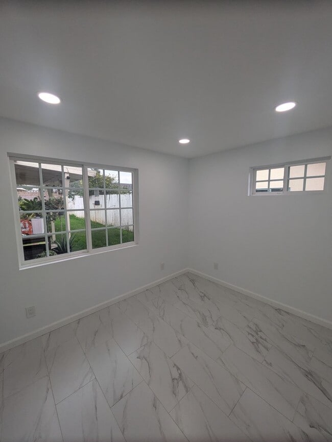 Building Photo - $500 off the first month's rent!!! for this Charming 2/1 bath ADU- in an Ideal Location close to ...