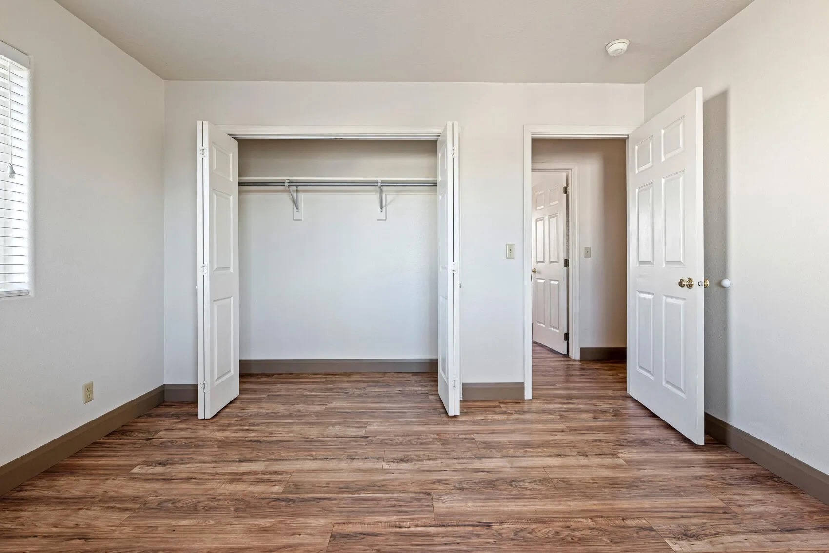 Building Photo - 1852 N Wedgewood Ln