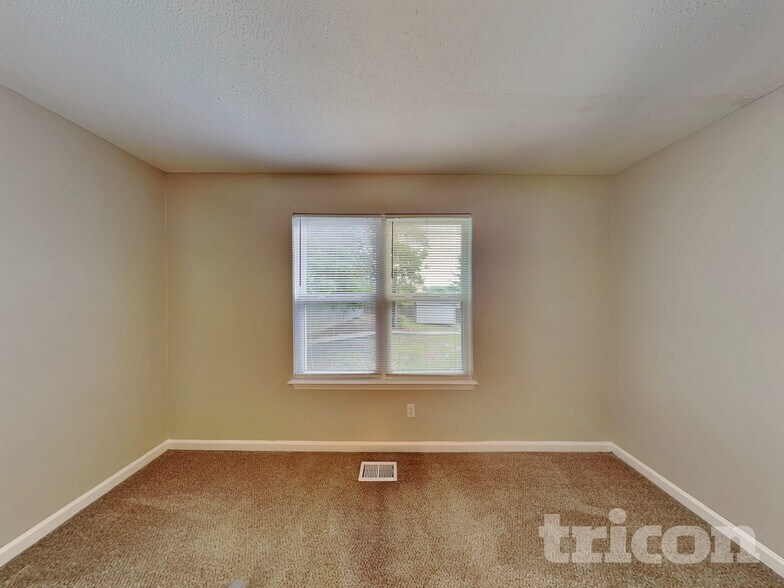 Building Photo - 108 Woodlands Village Dr