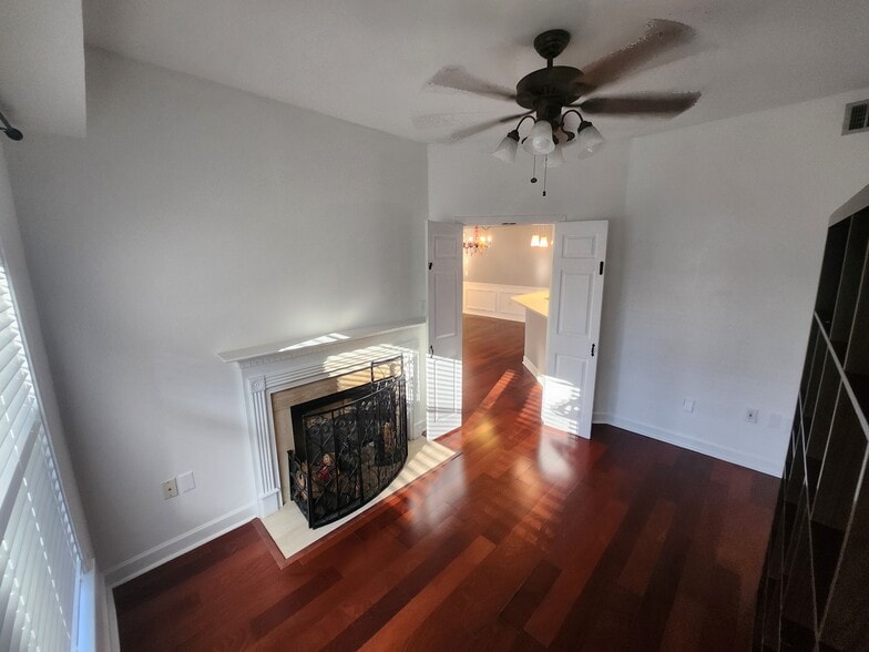 Building Photo - 955 Juniper St NE
