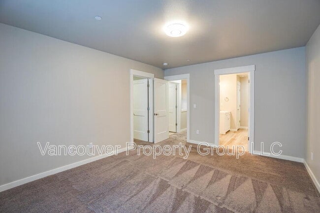 Building Photo - 2429 NE 54th St