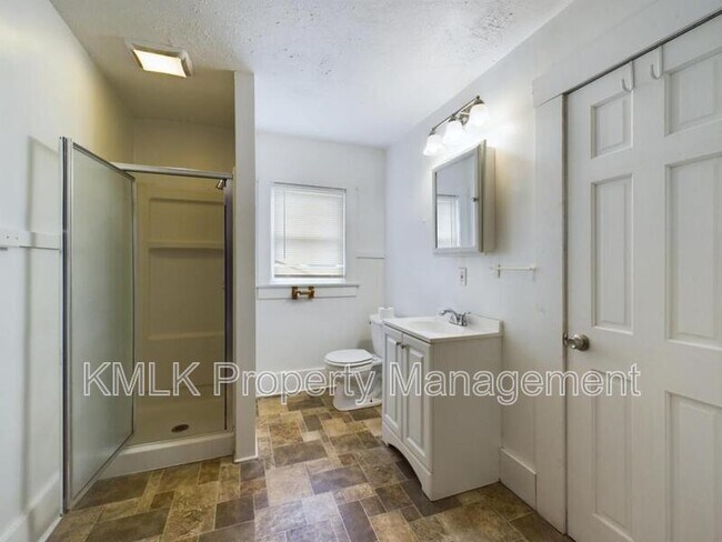 Building Photo - 695 Kling St