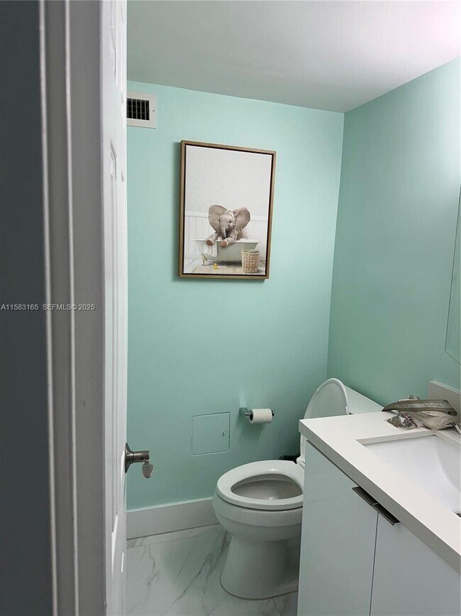 Building Photo - 2501 S Ocean Dr