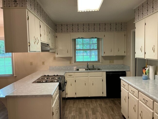 Building Photo - 2504 Mahan Dr