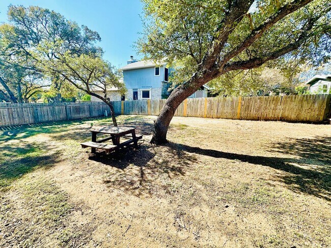 Building Photo - A Stunning 3-Bedroom 2.5-Bath 2 Storey Hom...