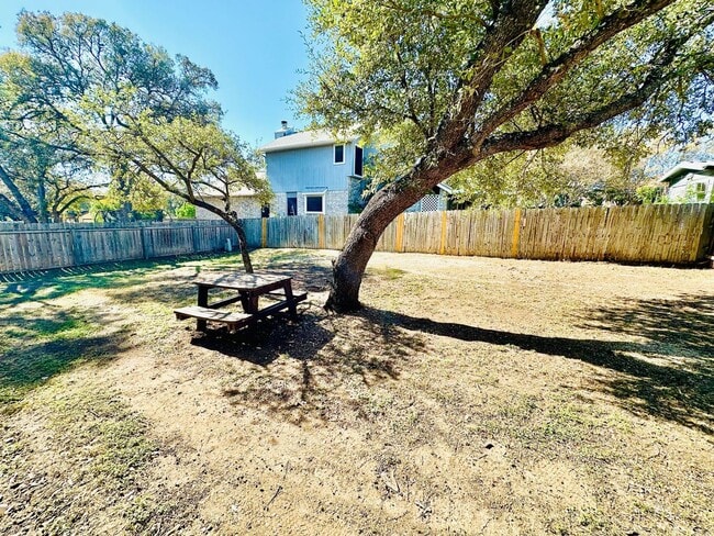 Building Photo - A Stunning 3-Bedroom 2.5-Bath 2 Storey Home with Spacious Layout and Backyard Oasis!